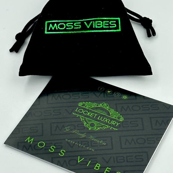 Eternal Moss Locket Pendant Necklace- Forest Green - Picture 6 of 10